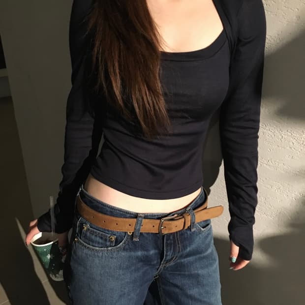 아워캐비넷 ourcabinet boi strap tee