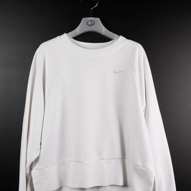 나이키 흰색 뒷트임 크롭티