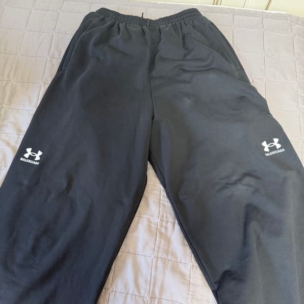 발렌시아가 언더아머 팬츠 s