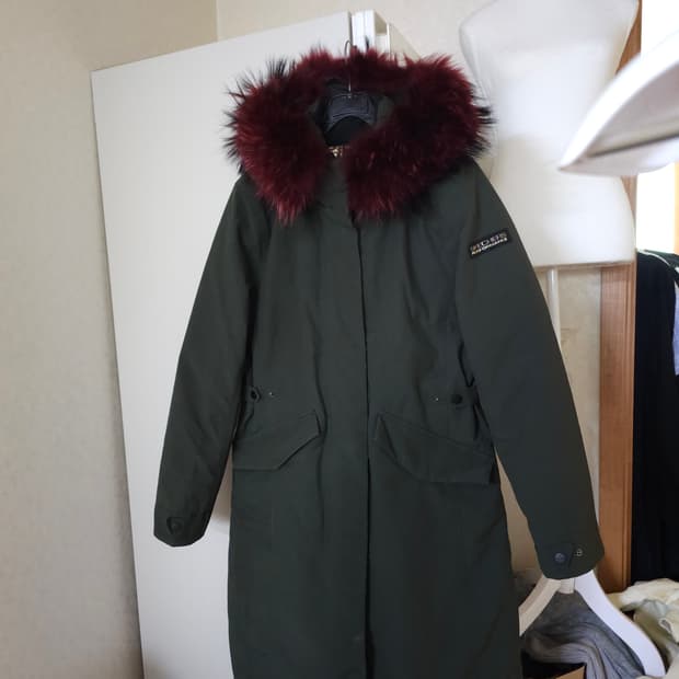 스케쳐스 구스다운  라쿤퍼  롱패딩 카키