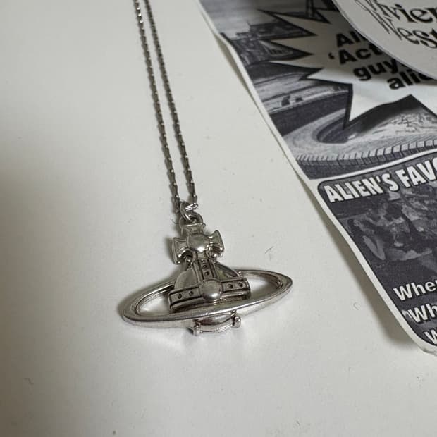 비비안웨스트우드 바스 릴리프 실버 목걸이 정품