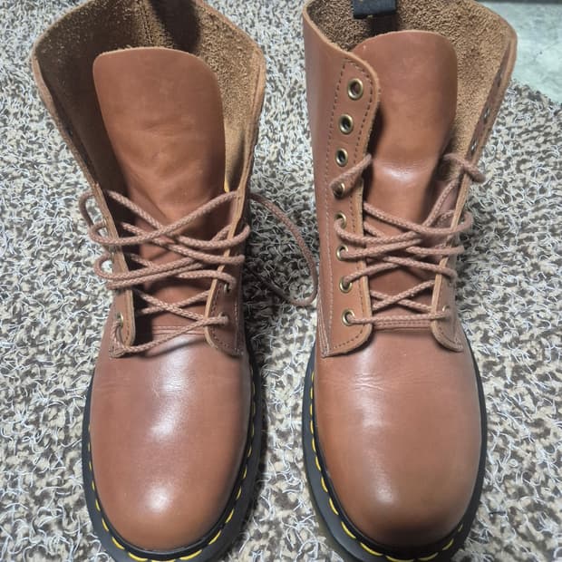 닥터마틴 1460 파스칼 카라라 새들 탄