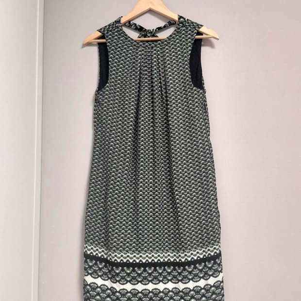 그린 쉘패턴 홀터넥 원피스