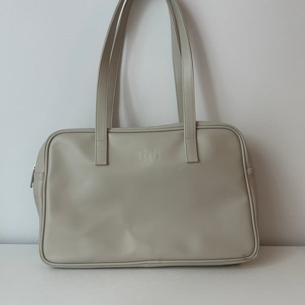 필인더블랭크 숄더백 에그쉘