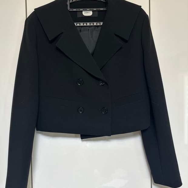 DEWL 듀엘검정색 크롭 자켓