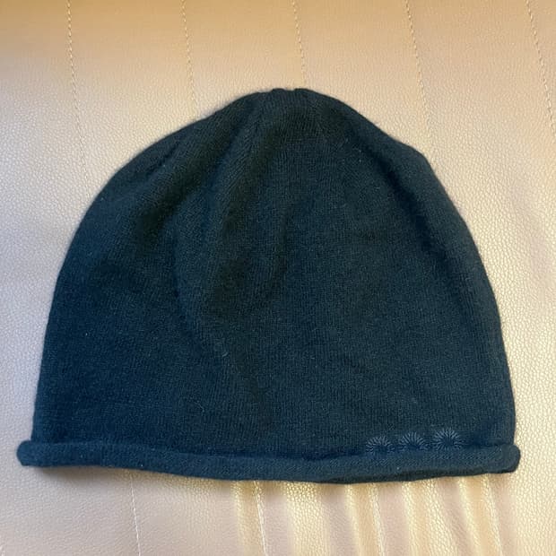 999휴머니티 오버핏 롤 비니 블랙