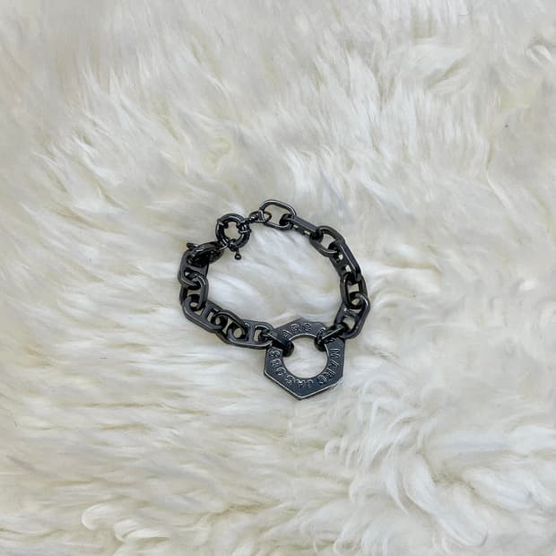 마크바이마크제이콥스 로고 헥시 체인 팔찌