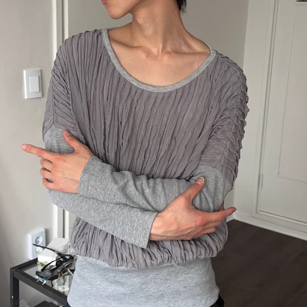 Sweet Rogue 플리츠 텍스쳐 슬리브