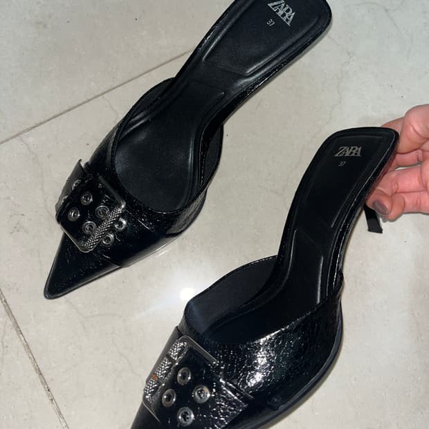 자라 블랙 버클 힐 37