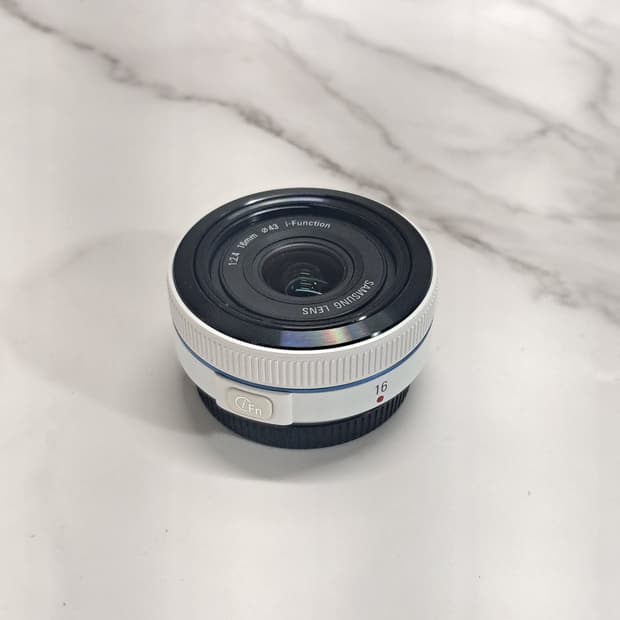 삼성 16mm 미러리스 단렌즈 F2.4