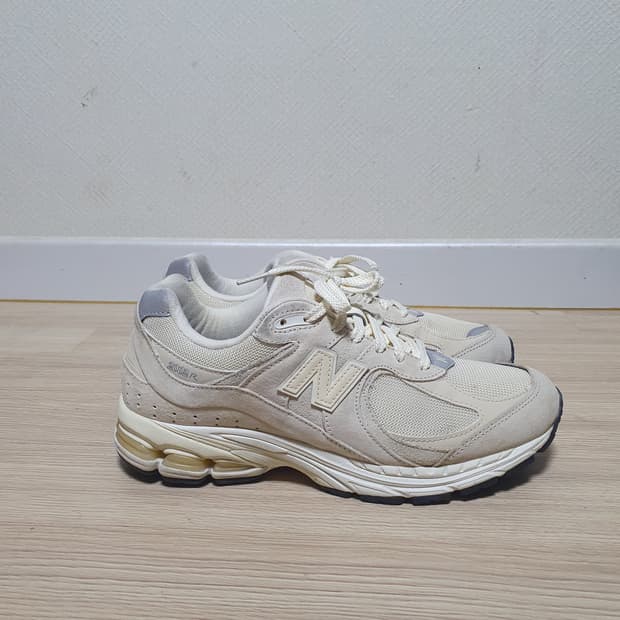 뉴발란스 2002R 베이지 운동화 275