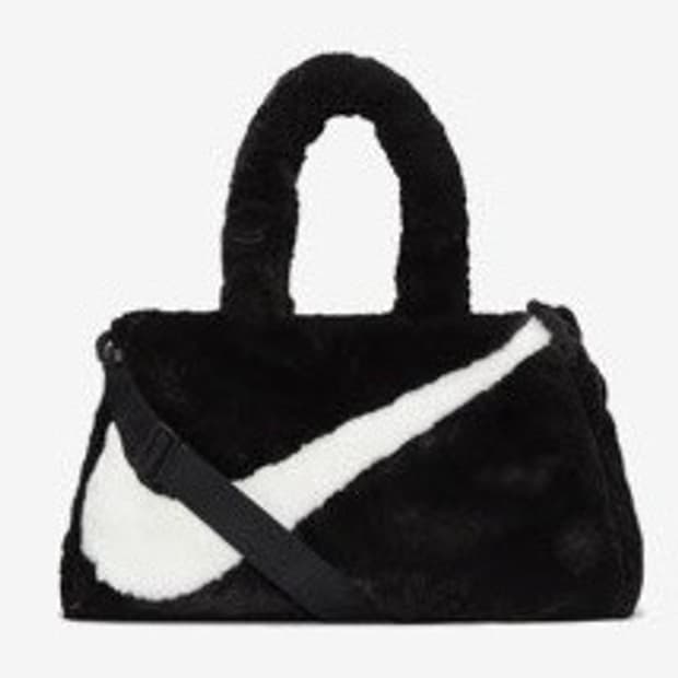 나이키 페이크 퍼 토트백 블랙 검정