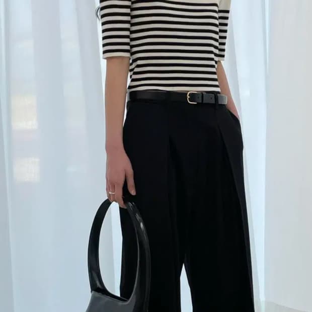 위아 스퀘어넥 니트 아이보리