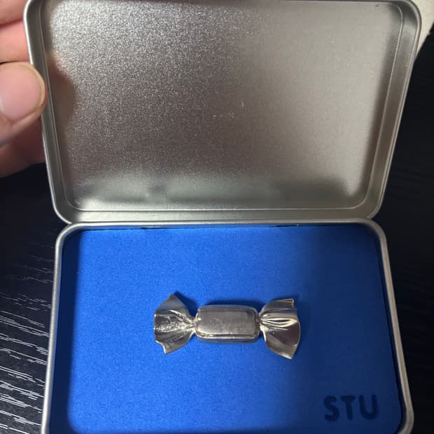 Stu 캔디 브로치