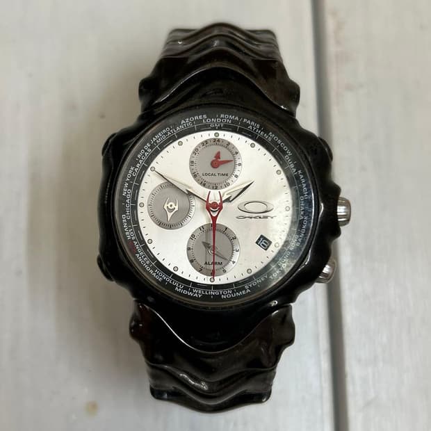 오클리 GMT 시계