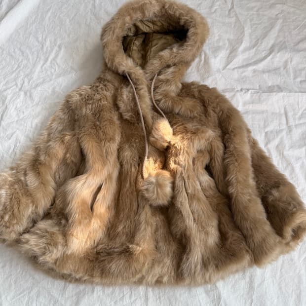 모카라떼 퍼 케이프 코트 