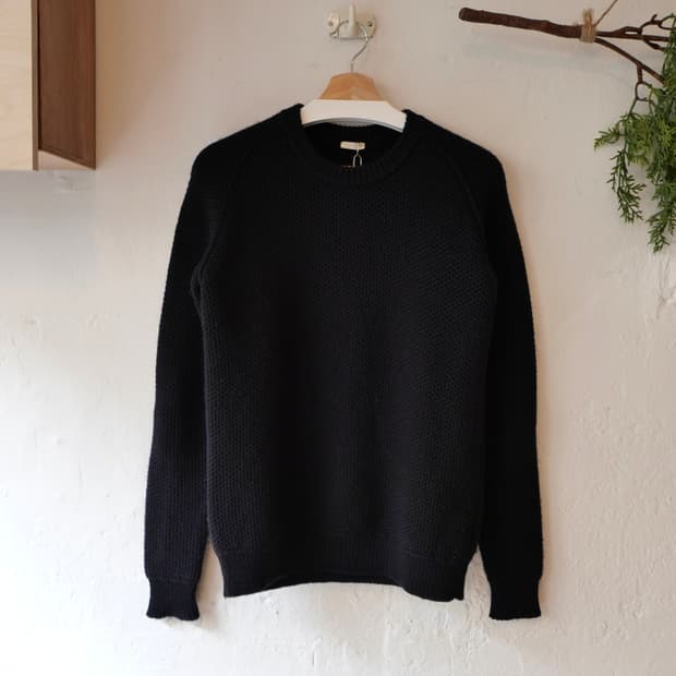 코모리 엘보 패치 니트 스웨터