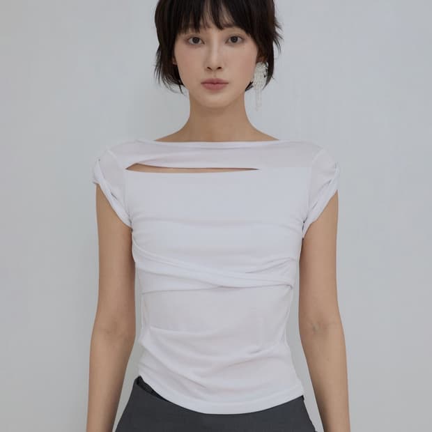 플레어업 Asymmetrical Draped Roll-Up T-Shirt