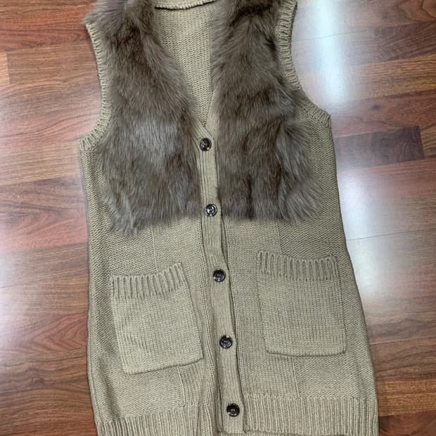 리얼 폭스퍼 니트 베스트