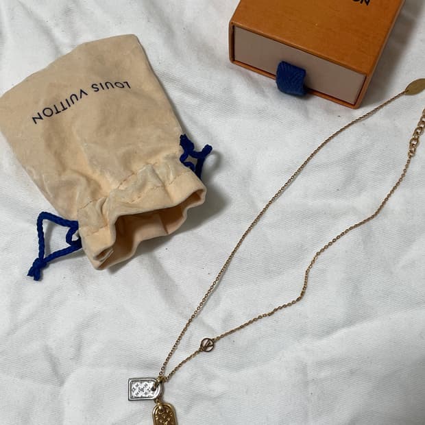 루이비통 나노그램 목걸이