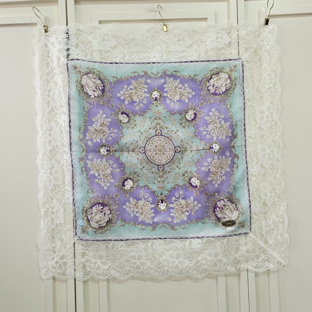 카메오(CAMEO) 레이스 프레임 플라워 스카프