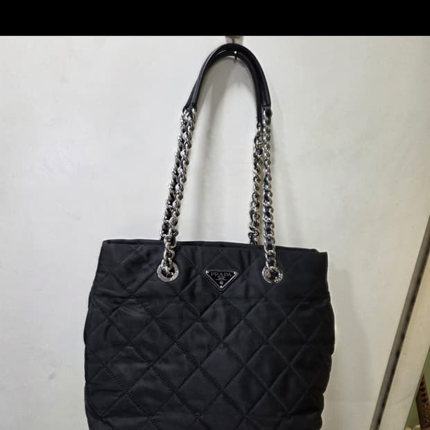 프라다 은장 체인 퀄팅 숄더
