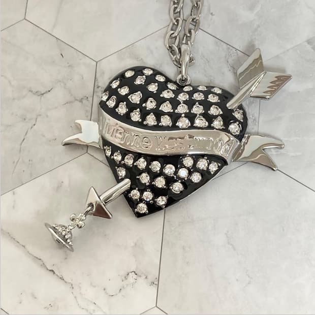 비비안 웨스트우드 아카이브 블랙 하트 레터링 로고 팬던트 목걸이