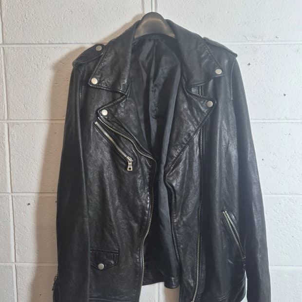 FREE) FRIENDS ITALY 레더 라이더 자켓 팝니다