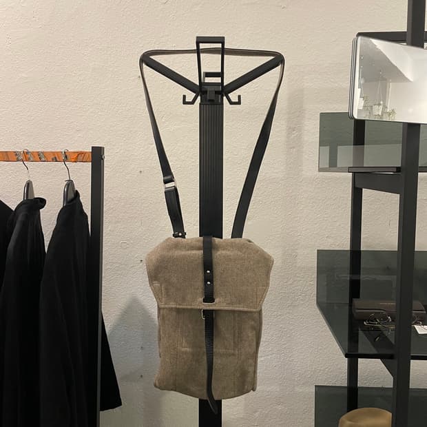 요지야마모토 레더 트림 울 크로스백