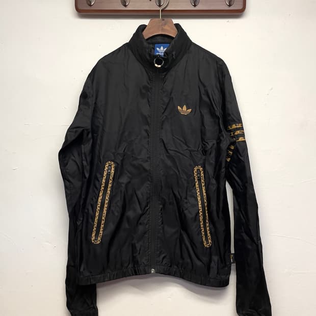 아디다스 (우먼) 레오파드 블랙 바람막이 자켓  
