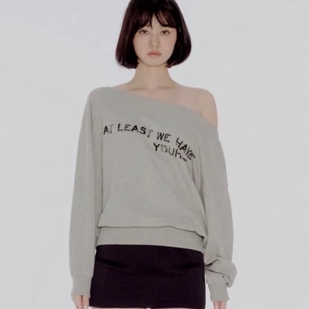 유희 오프숄더 맨투맨