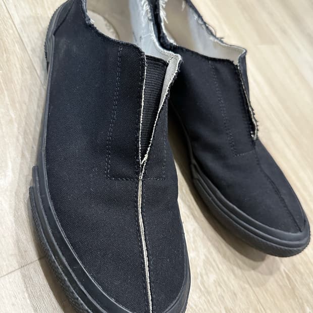 요지야마모토 뿌르옴므 절개 슬립온