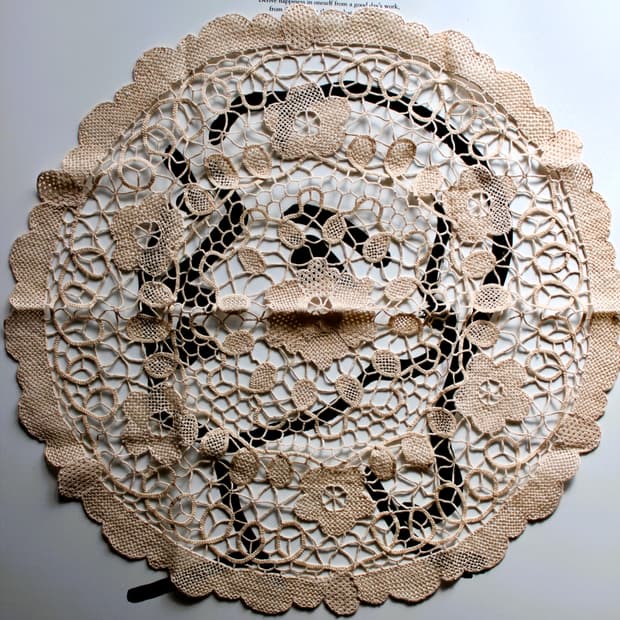 빈티지 손뜨개 원형 테이블보