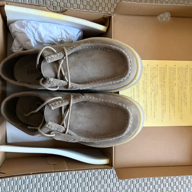 클락스 미어왈라 스모크 그레이 스위이드