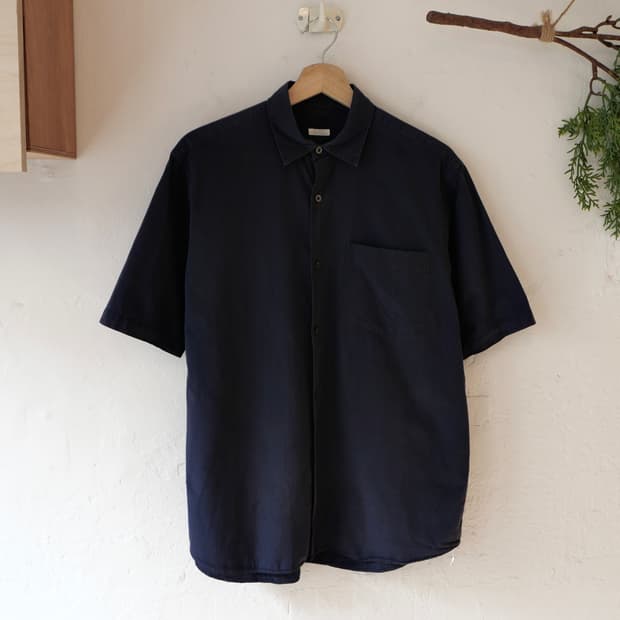 코모리 반팔 셔츠