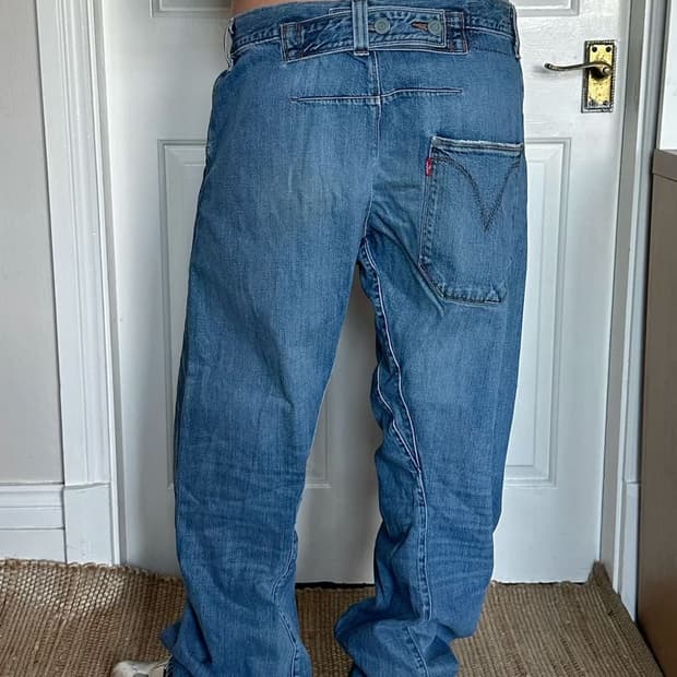 유럽판 리바이스 엔지니어드 진 신치백