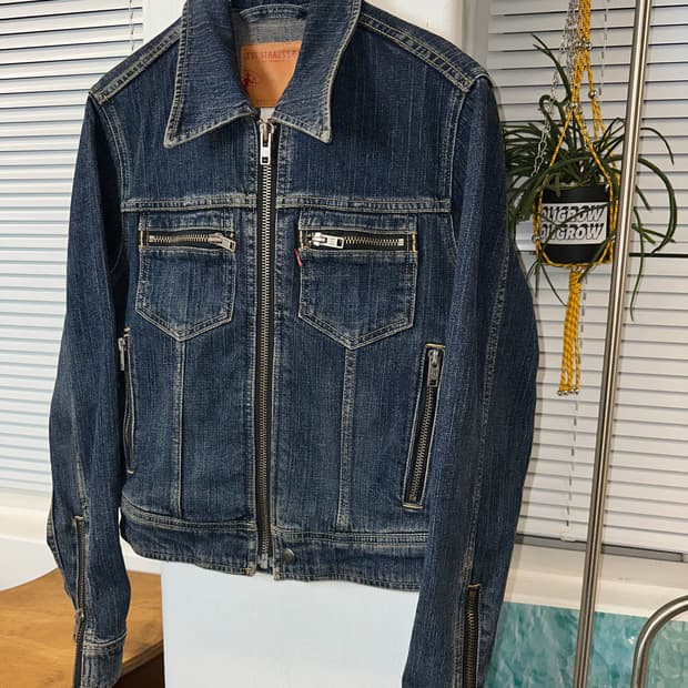 리바이스 세미 크롭 데님자켓 (딱붙핏)