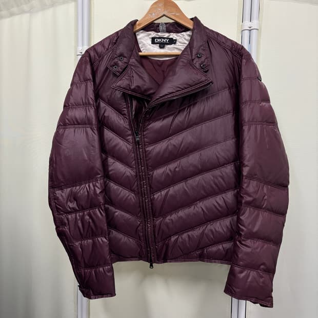 DKNY 사선 비대칭 패딩 자켓