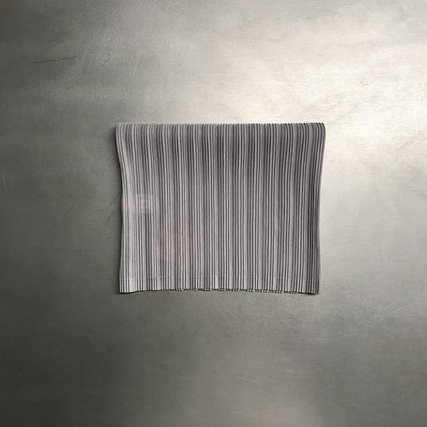 이세이 미야케 플리츠 플리즈 넥워머 그레이