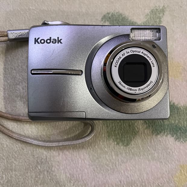 코닥 c813 클래식한 실버 빈티지 카메라 디카