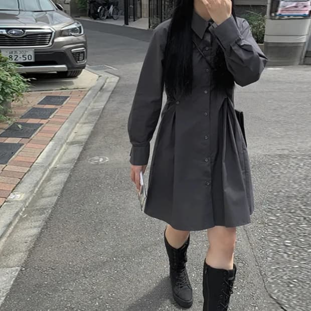 애니원모어 챠콜 핀턱 원피스