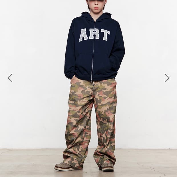 더뮤지엄비지터 ART 후드집업 네이비