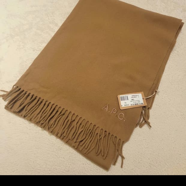 A.P.C. WOAFE M15170 카멜 머플러