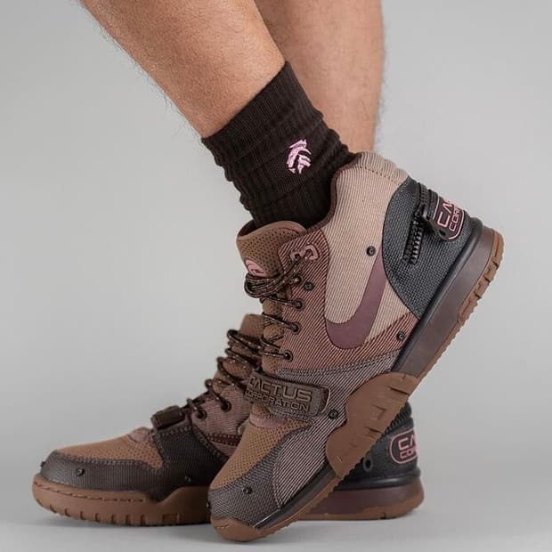 나이키 x 트래비스 스캇 에어트레이너 1