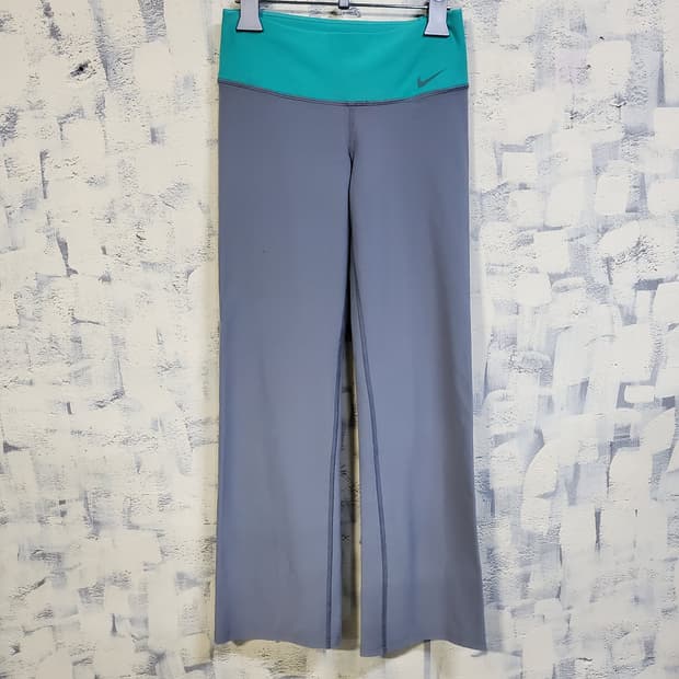 나이키.스우시 드라이핏 부츠컷 레깅스 s