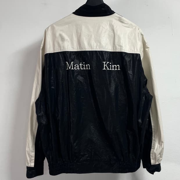 마뗑킴 빅로고 코팅 블루종 자켓(on.586)