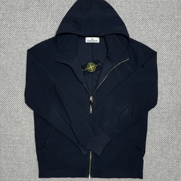 스톤아일랜드 라이트 소프트쉘 후드집업