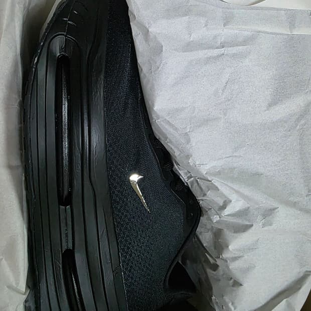 나이키 보메로 프리미엄 블랙 화이트 285