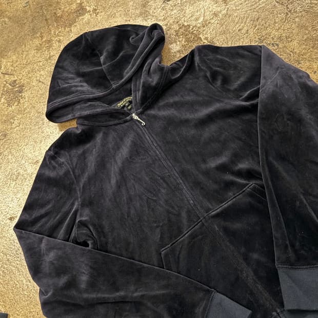 쥬시꾸뛰르 블랙 벨벳 큐빅 백로고 후드집업