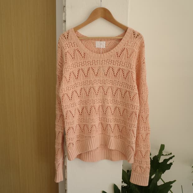 살구색 펀칭 니트 